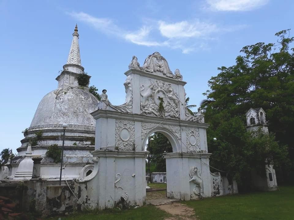 Visit Kathaluwa Temple 